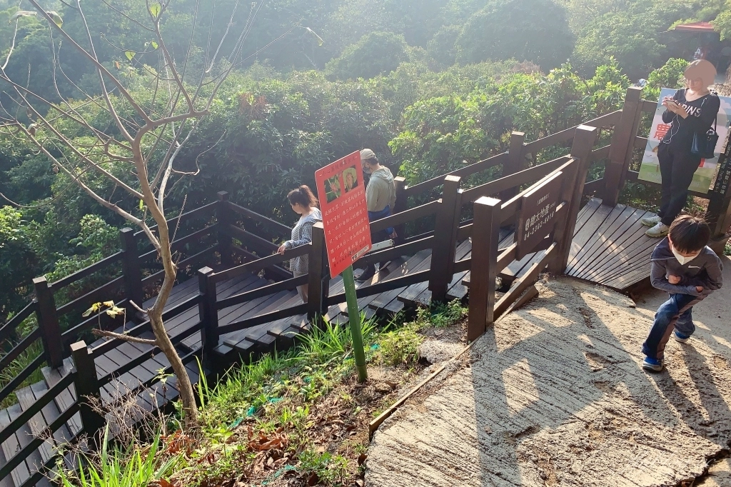 台中北屯｜大坑9號步道．觀音亭休憩平台開放了，遠眺山林綠意和台中市景 @飛天璇的口袋