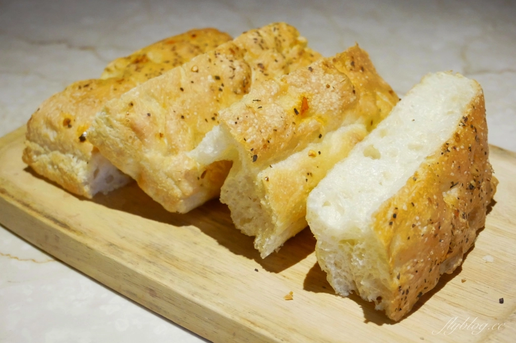 台中南屯｜Bacitali小義大利威尼斯宮．座落於龍富路的歐式花園，台中老字號義大利麵店 @飛天璇的口袋