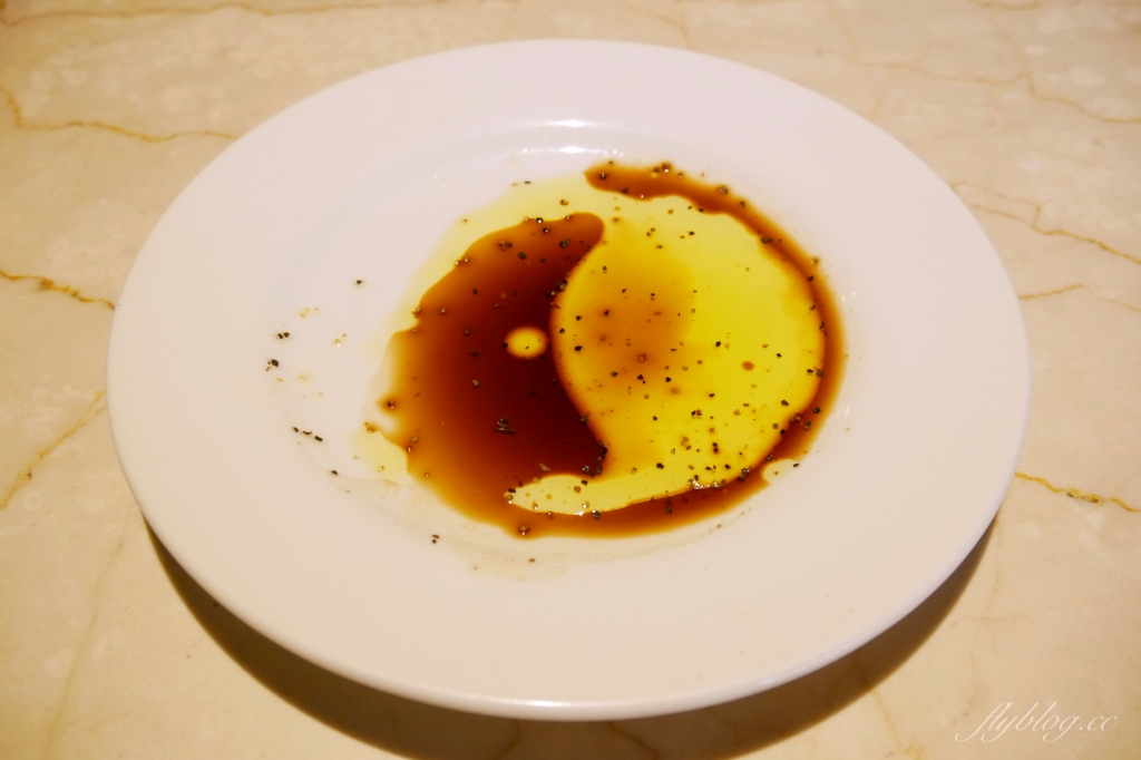 台中南屯｜Bacitali小義大利威尼斯宮．座落於龍富路的歐式花園，台中老字號義大利麵店 @飛天璇的口袋