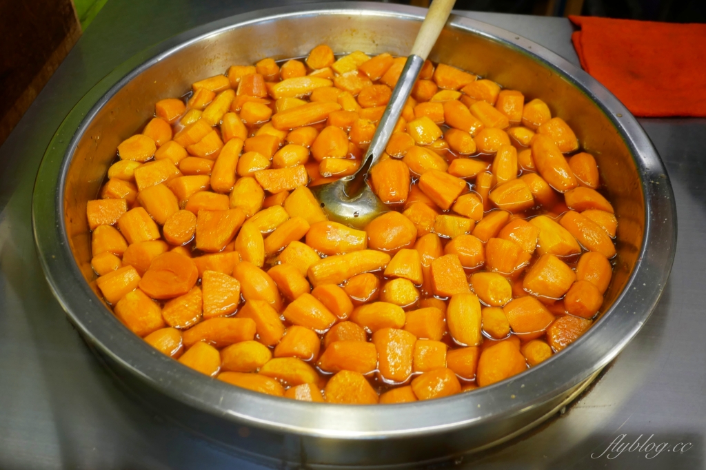 台中中區｜蜜藏地瓜，台中第二市場人氣美食，懷念的古早味小吃蜜地瓜 @飛天璇的口袋