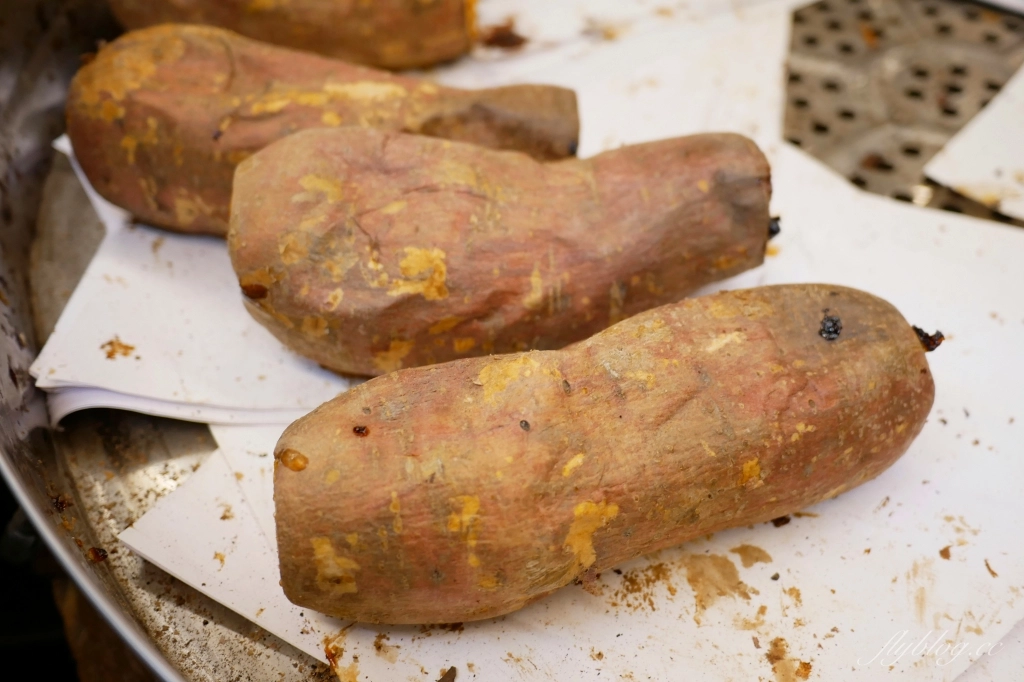 台中中區｜蜜藏地瓜，台中第二市場人氣美食，懷念的古早味小吃蜜地瓜 @飛天璇的口袋