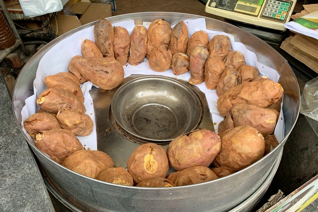 台中南屯｜金桃湯，南屯老街裡的蜜地瓜、烤地瓜、楊桃汁，在地近30年的古早味 @飛天璇的口袋