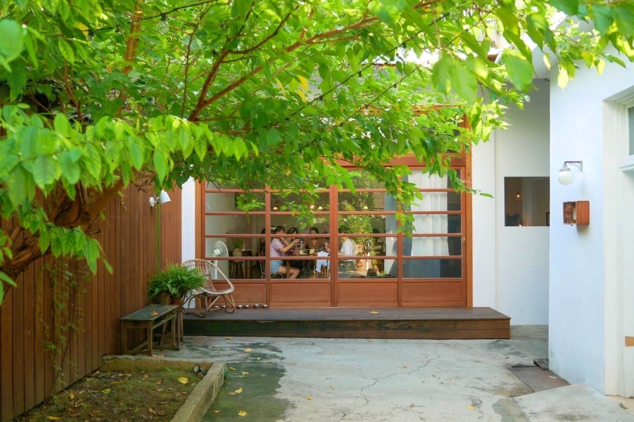 【嘉義西區】霜空咖啡，嘉義空靈系霜空咖啡甜點店，充滿日系復古簡約氛圍 @飛天璇的口袋