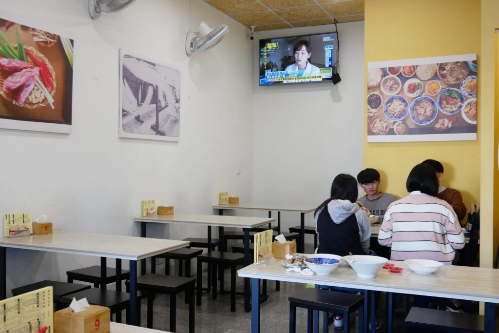 台中南屯｜羅家古早味．網友推薦好吃麻油雞，台中米其林必比登推薦 @飛天璇的口袋