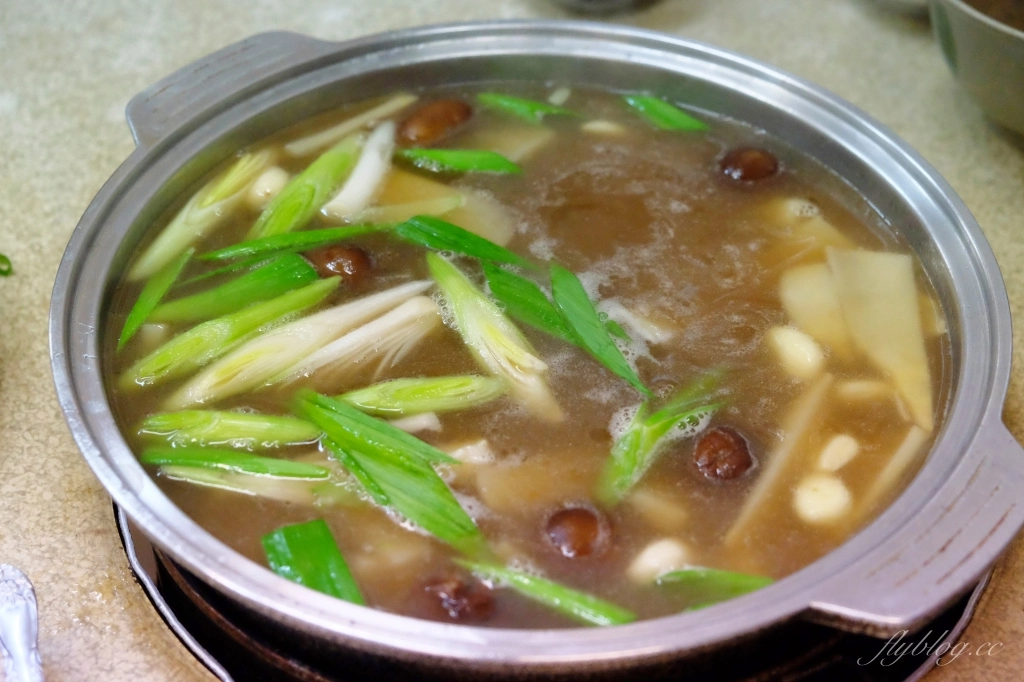 冠鴻羊雞城|堅持使用炭火的好味道,還有古早味的魷魚螺肉蒜 @飛天璇的口袋 冠鴻羊雞城|堅持使用炭火的好味道,還有古早味的魷魚螺肉蒜 @飛天璇的口袋