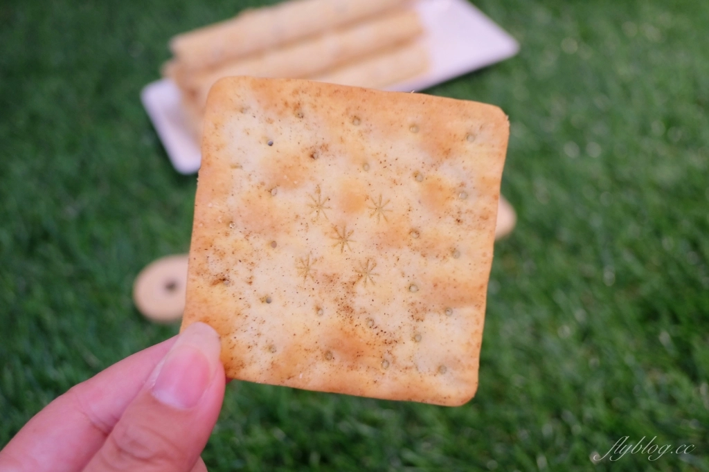 嘉義西區｜福義軒總店：嘉義熱銷的傳奇名店，蛋捲要外面攤子才買得到 @飛天璇的口袋