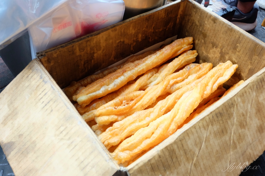 嘉義東區｜包氏炭燒杏仁茶．嘉義南門圓環旁80年老攤，早餐杏仁茶加油條的古早味 @飛天璇的口袋