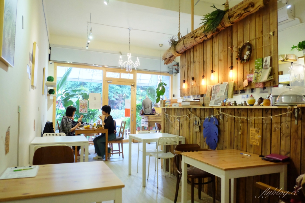 【台中北屯】果樹咖啡：北屯溫馨早午餐店推薦，結合服飾、小物和餐廳複合式經營 @飛天璇的口袋