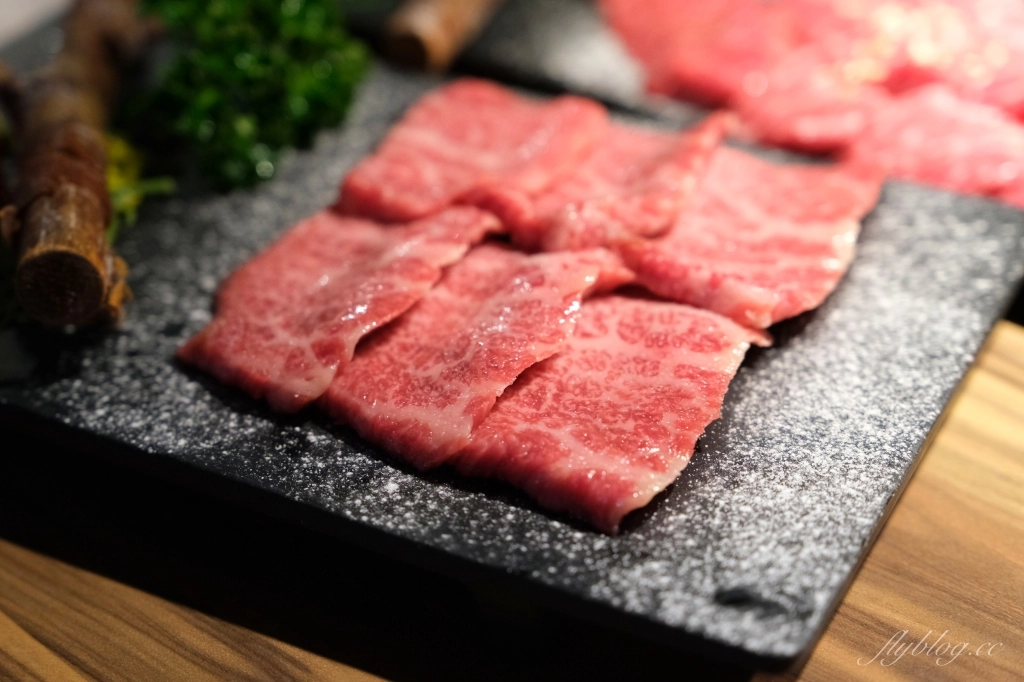 台中西屯｜大股熟成燒肉專門．全台首創清酒投幣機的燒肉店，專人桌邊代烤的奢華享受 @飛天璇的口袋