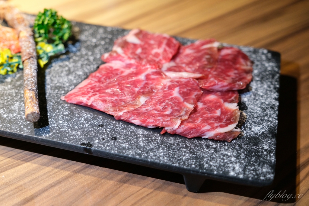 台中西屯｜大股熟成燒肉專門．全台首創清酒投幣機的燒肉店，專人桌邊代烤的奢華享受 @飛天璇的口袋