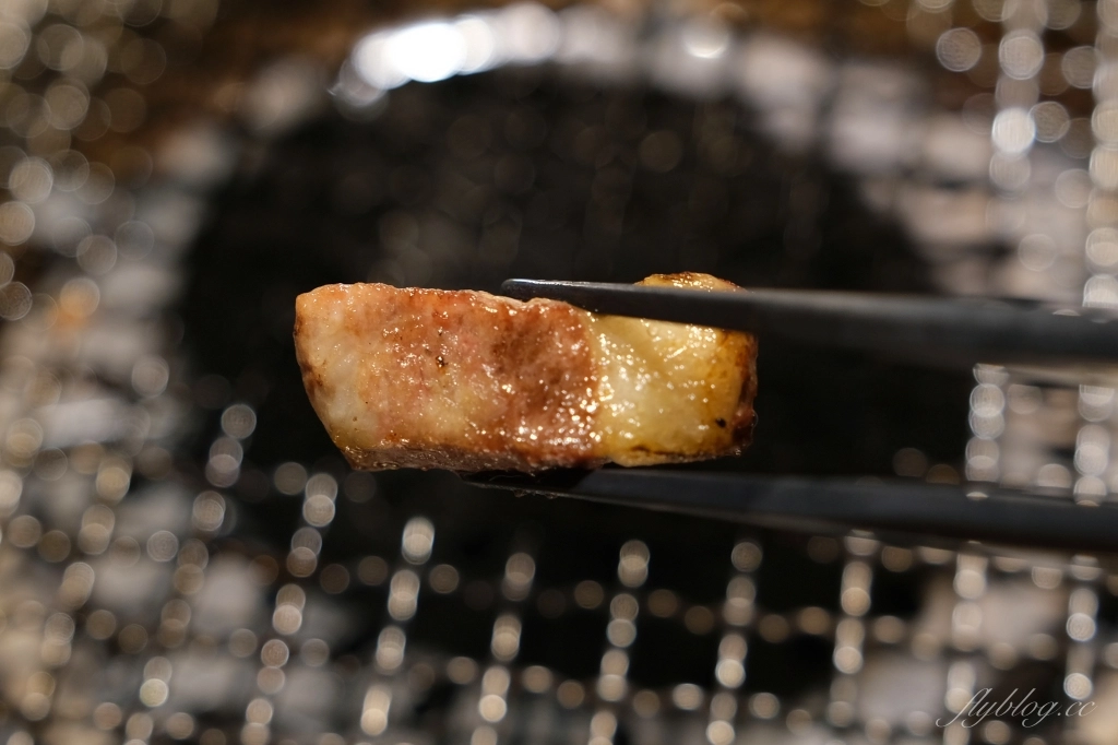 台中西屯｜大股熟成燒肉專門．全台首創清酒投幣機的燒肉店，專人桌邊代烤的奢華享受 @飛天璇的口袋