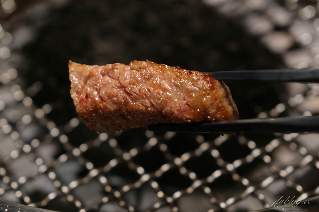 台中西屯｜大股熟成燒肉專門．全台首創清酒投幣機的燒肉店，專人桌邊代烤的奢華享受 @飛天璇的口袋