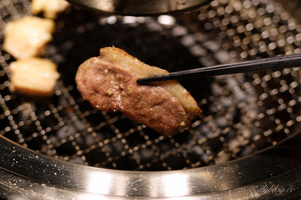 台中西屯｜大股熟成燒肉專門．全台首創清酒投幣機的燒肉店，專人桌邊代烤的奢華享受 @飛天璇的口袋