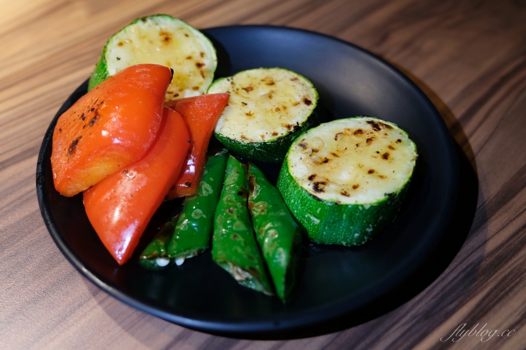 台中西屯｜大股熟成燒肉專門．全台首創清酒投幣機的燒肉店，專人桌邊代烤的奢華享受 @飛天璇的口袋