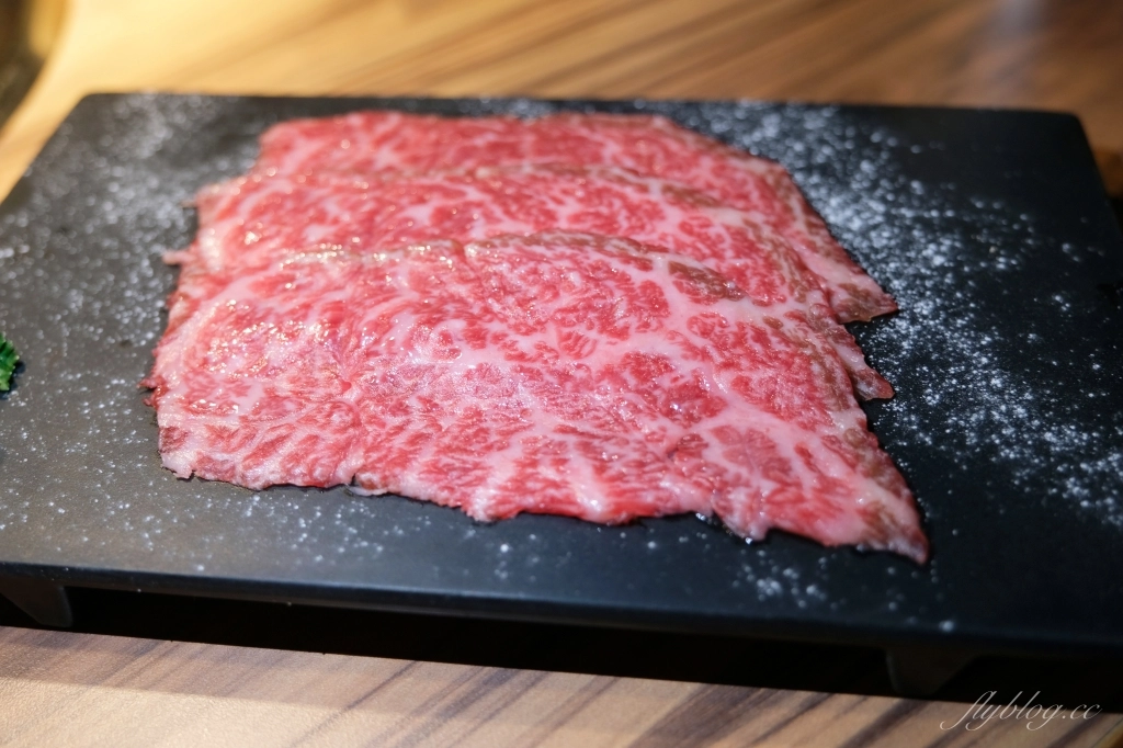 台中西屯｜大股熟成燒肉專門．全台首創清酒投幣機的燒肉店，專人桌邊代烤的奢華享受 @飛天璇的口袋