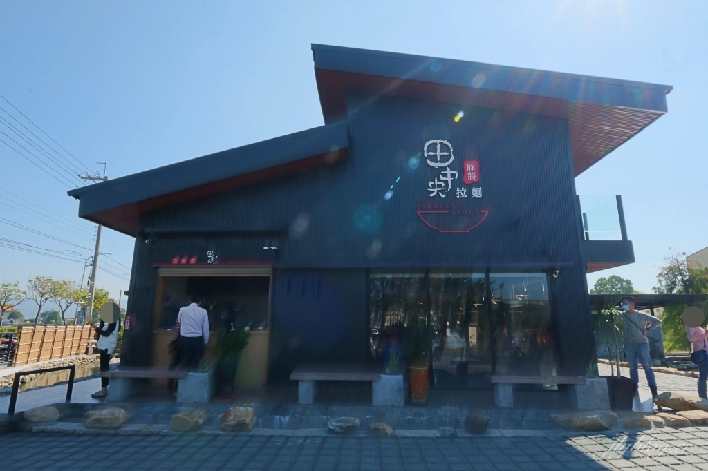 田中央豚將拉麵｜位於彰化田中的鳥居拉麵，浪漫的落羽松水池造景 @飛天璇的口袋