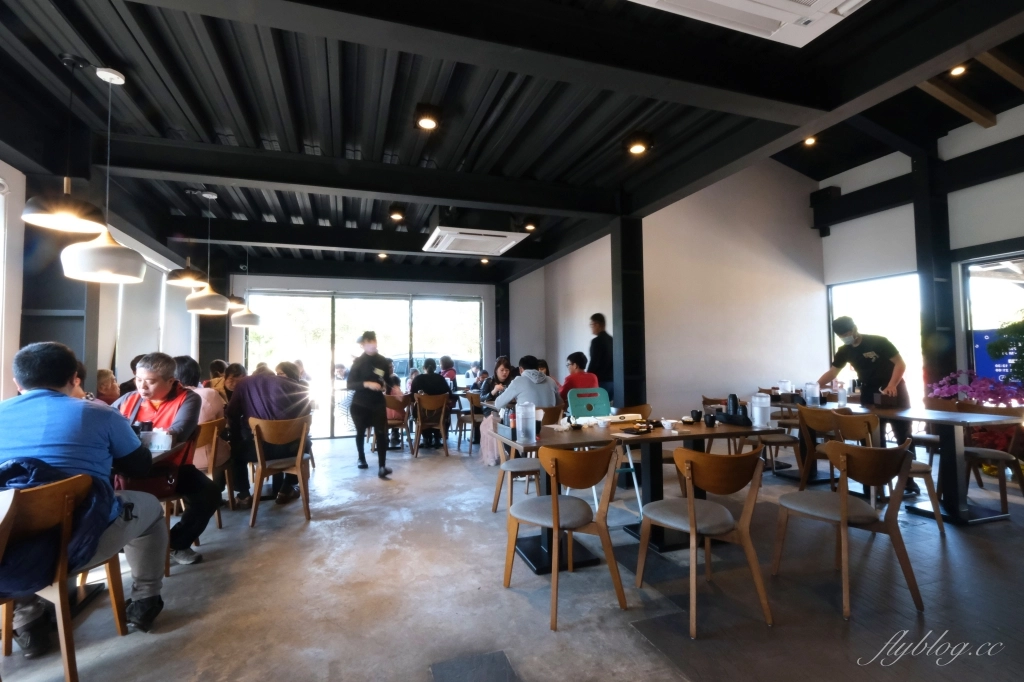 田中央豚將拉麵｜位於彰化田中的鳥居拉麵，浪漫的落羽松水池造景 @飛天璇的口袋