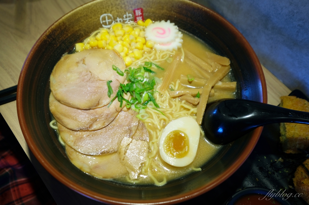 田中央豚將拉麵|位於彰化田中的鳥居拉麵,浪漫的落羽松水池造景 @飛天璇的口袋 田中央豚將拉麵|位於彰化田中的鳥居拉麵,浪漫的落羽松水池造景 @飛天璇的口袋