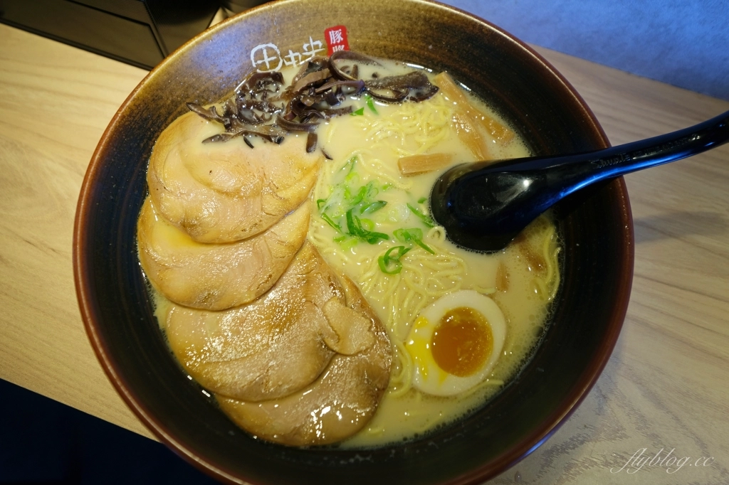 田中央豚將拉麵｜位於彰化田中的鳥居拉麵，浪漫的落羽松水池造景 @飛天璇的口袋