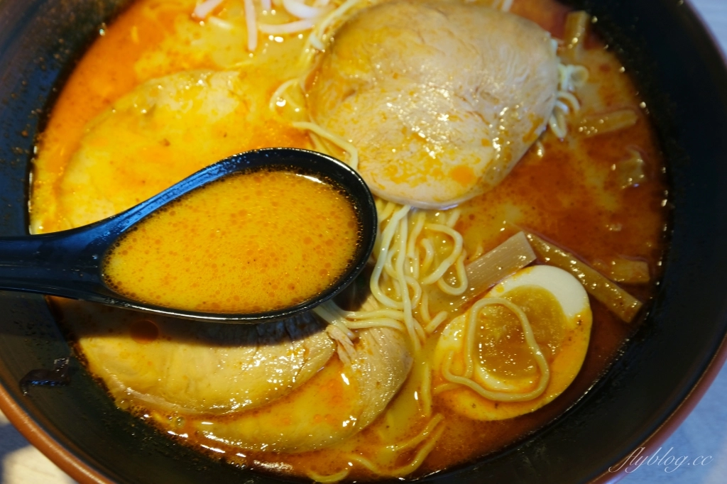 田中央豚將拉麵｜位於彰化田中的鳥居拉麵，浪漫的落羽松水池造景 @飛天璇的口袋