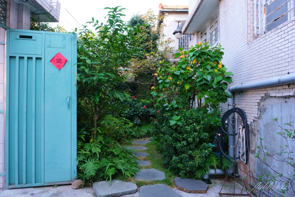嘉義東區｜咖啡漫步：嘉義純白建築老宅咖啡館，很有溫度的空間和餐點(已歇業) @飛天璇的口袋