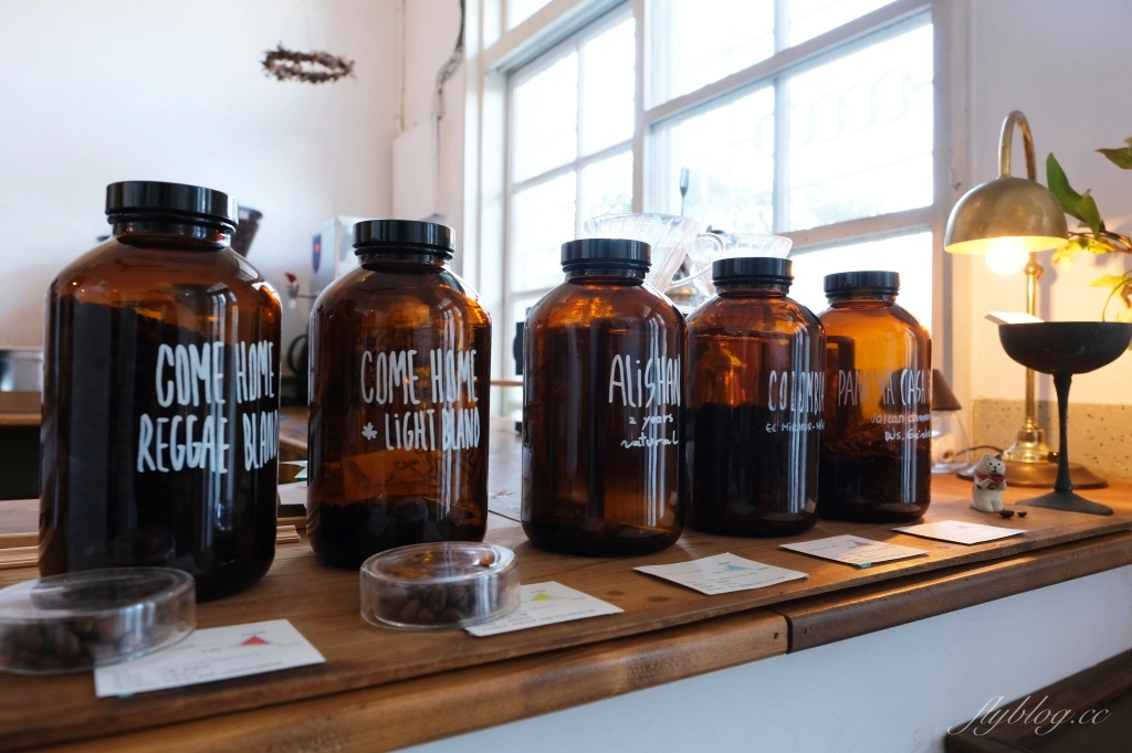 嘉義東區｜咖啡漫步：嘉義純白建築老宅咖啡館，很有溫度的空間和餐點(已歇業) @飛天璇的口袋