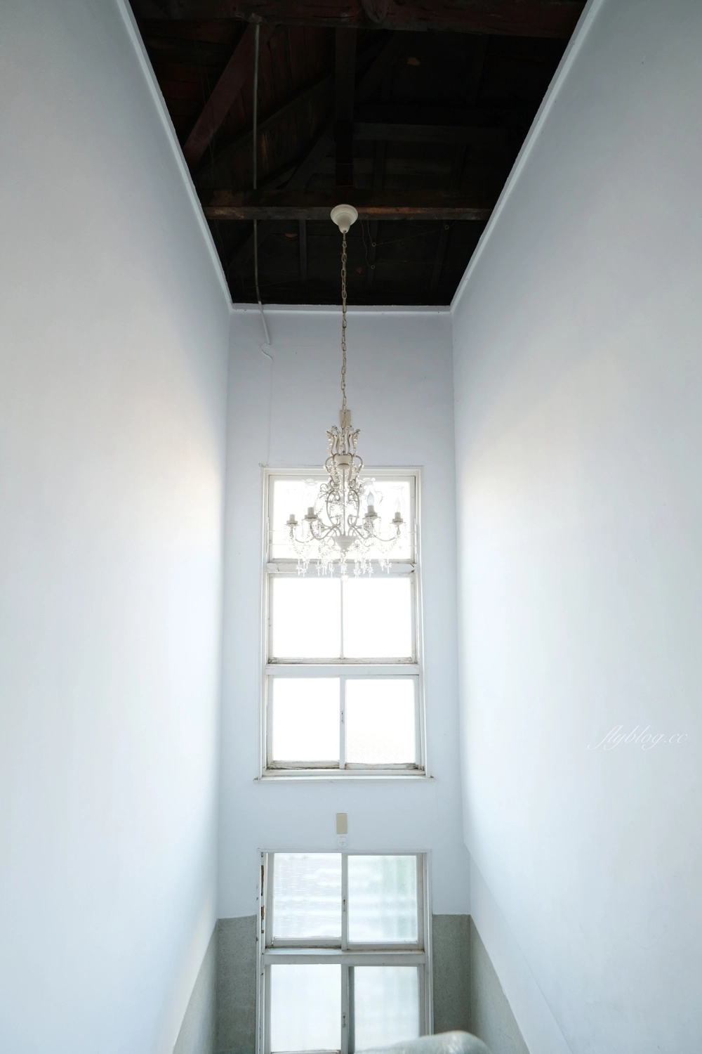 嘉義東區｜咖啡漫步：嘉義純白建築老宅咖啡館，很有溫度的空間和餐點(已歇業) @飛天璇的口袋