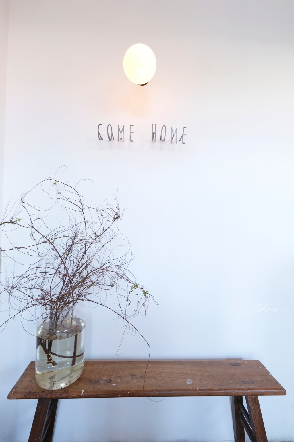 嘉義東區｜咖啡漫步：嘉義純白建築老宅咖啡館，很有溫度的空間和餐點(已歇業) @飛天璇的口袋