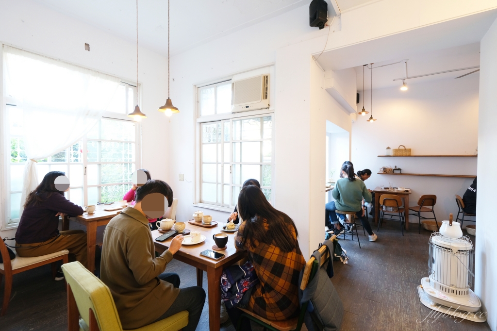 嘉義東區｜咖啡漫步：嘉義純白建築老宅咖啡館，很有溫度的空間和餐點(已歇業) @飛天璇的口袋