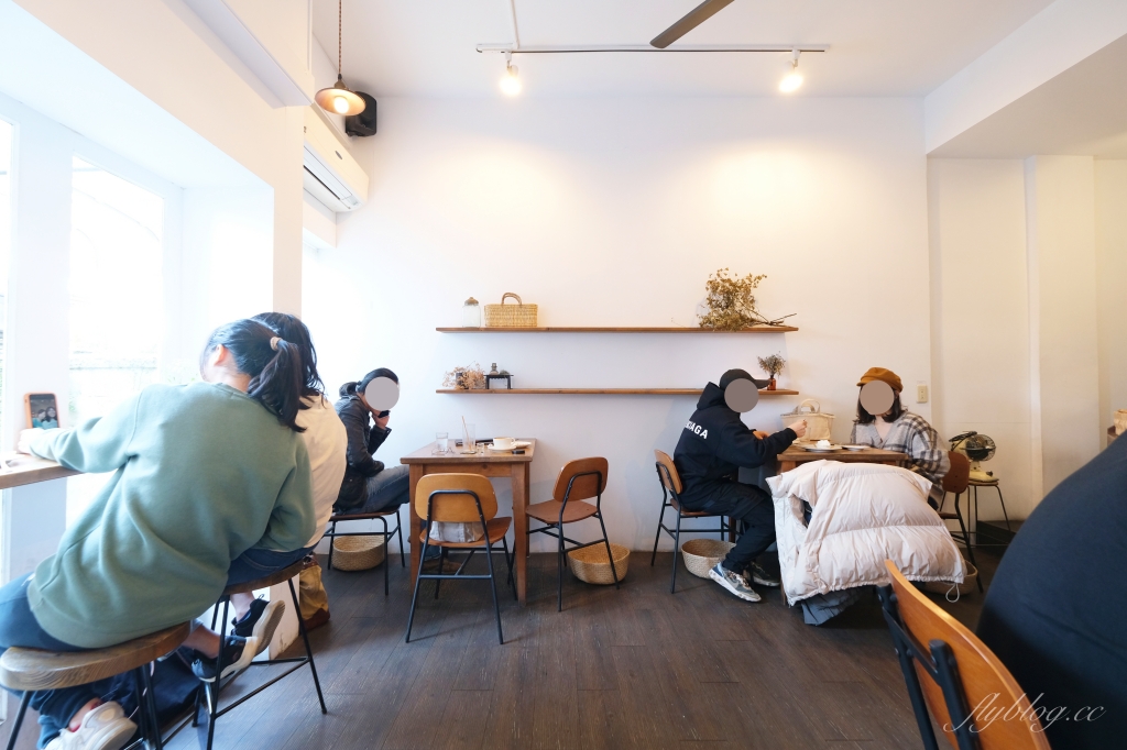 嘉義東區｜咖啡漫步：嘉義純白建築老宅咖啡館，很有溫度的空間和餐點(已歇業) @飛天璇的口袋