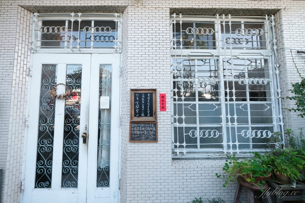 嘉義東區｜咖啡漫步：嘉義純白建築老宅咖啡館，很有溫度的空間和餐點(已歇業) @飛天璇的口袋