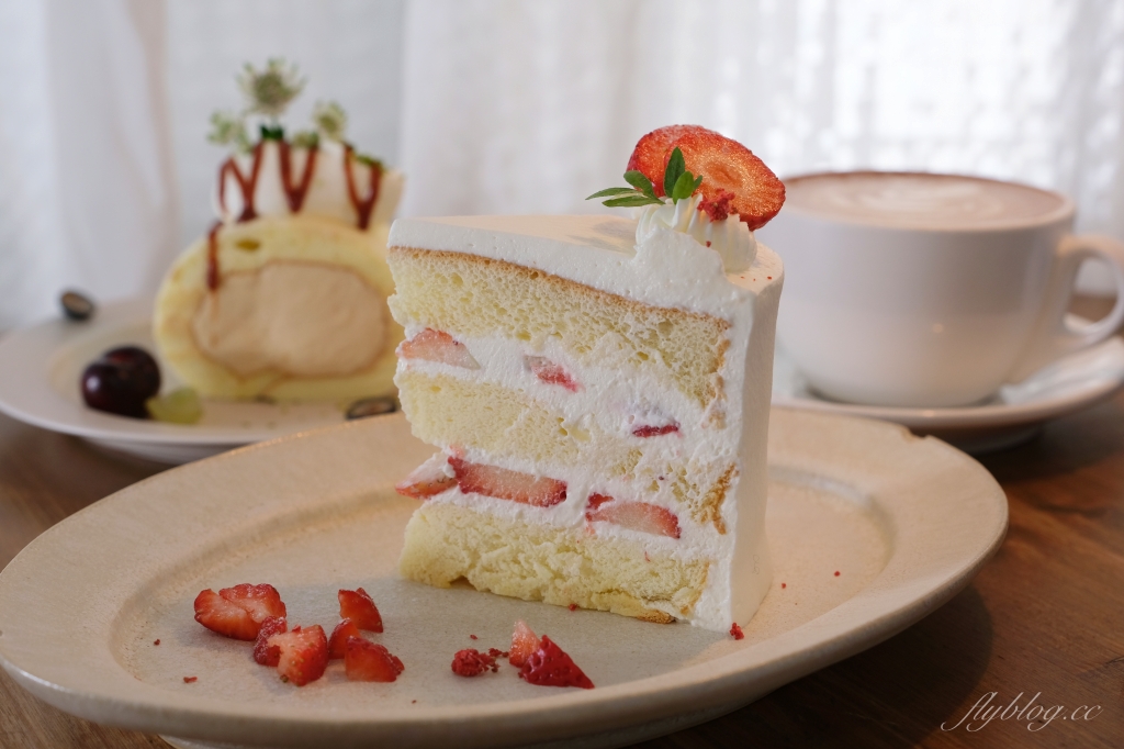 嘉義東區｜咖啡漫步：嘉義純白建築老宅咖啡館，很有溫度的空間和餐點(已歇業) @飛天璇的口袋