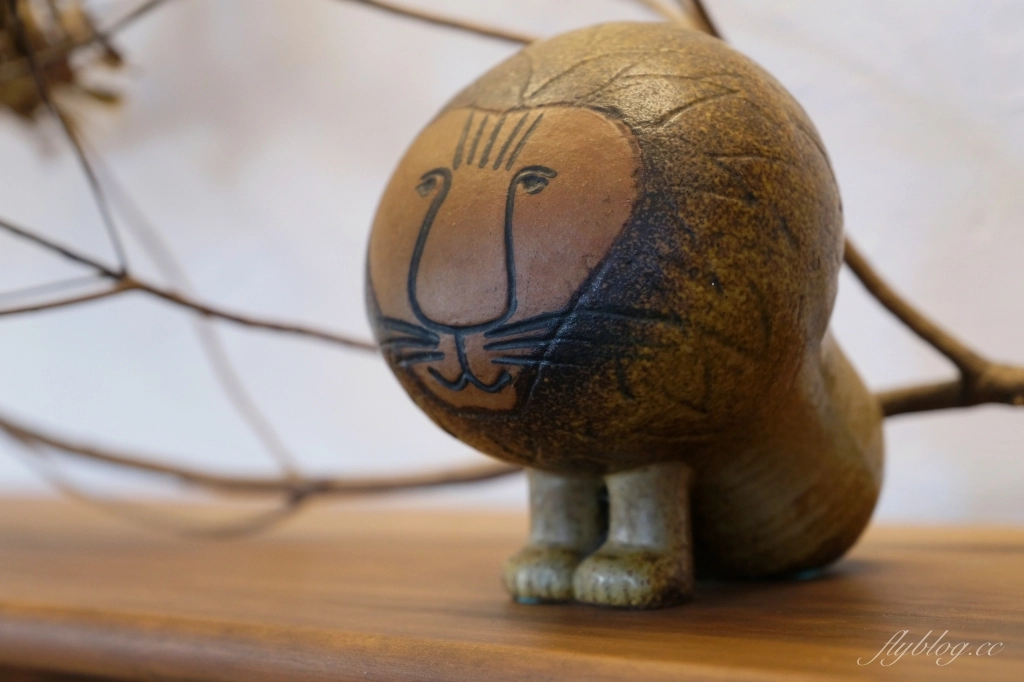 嘉義東區｜咖啡漫步：嘉義純白建築老宅咖啡館，很有溫度的空間和餐點(已歇業) @飛天璇的口袋