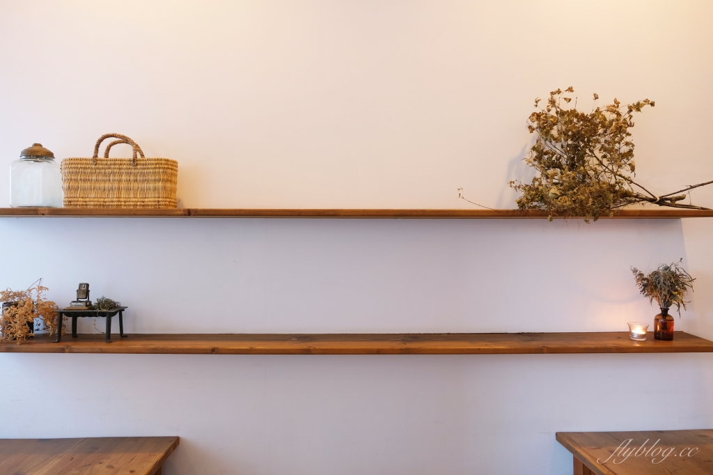 嘉義東區｜咖啡漫步：嘉義純白建築老宅咖啡館，很有溫度的空間和餐點(已歇業) @飛天璇的口袋