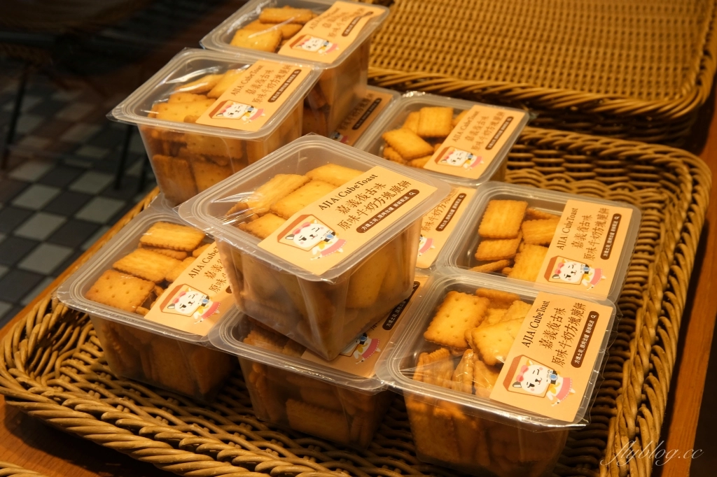 嘉義東區｜嘉義方塊．開門營業不到2小時就完售，每天都有不同的口味 @飛天璇的口袋