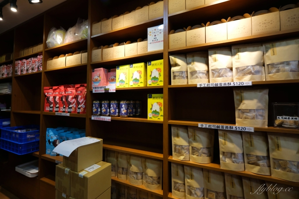 嘉義東區｜嘉義方塊．開門營業不到2小時就完售，每天都有不同的口味 @飛天璇的口袋