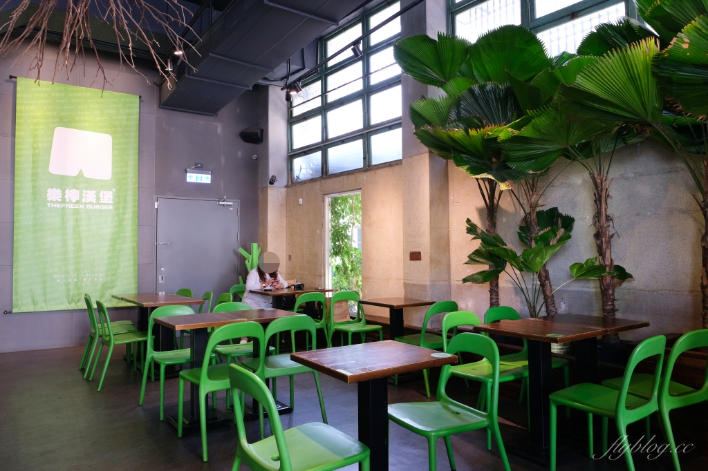 嘉義西區｜樂檸漢堡：金庫變酒窖穿短褲享優惠，最美的嘉義中山市府門市 @飛天璇的口袋