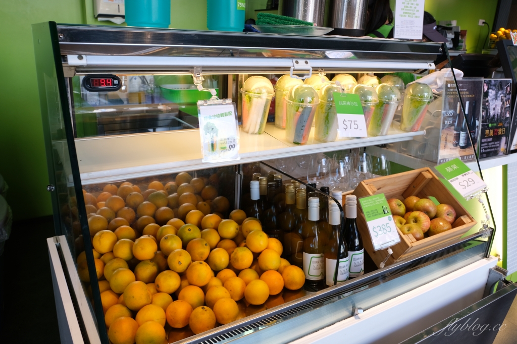 嘉義西區｜樂檸漢堡：金庫變酒窖穿短褲享優惠，最美的嘉義中山市府門市 @飛天璇的口袋