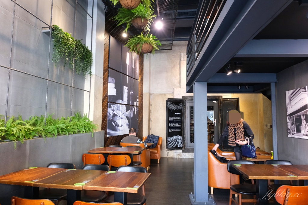 嘉義西區｜樂檸漢堡：金庫變酒窖穿短褲享優惠，最美的嘉義中山市府門市 @飛天璇的口袋