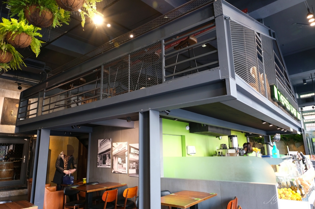 嘉義西區｜樂檸漢堡：金庫變酒窖穿短褲享優惠，最美的嘉義中山市府門市 @飛天璇的口袋