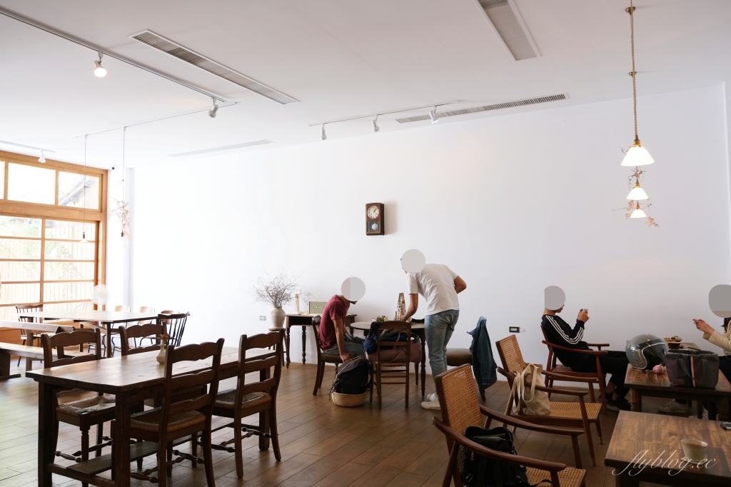 【嘉義西區】霜空咖啡，嘉義空靈系霜空咖啡甜點店，充滿日系復古簡約氛圍 @飛天璇的口袋