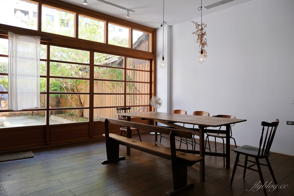 【嘉義西區】霜空咖啡，嘉義空靈系霜空咖啡甜點店，充滿日系復古簡約氛圍 @飛天璇的口袋