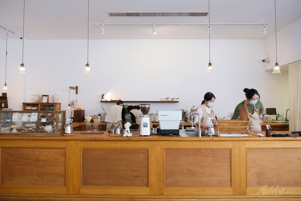 【嘉義西區】霜空咖啡，嘉義空靈系霜空咖啡甜點店，充滿日系復古簡約氛圍 @飛天璇的口袋