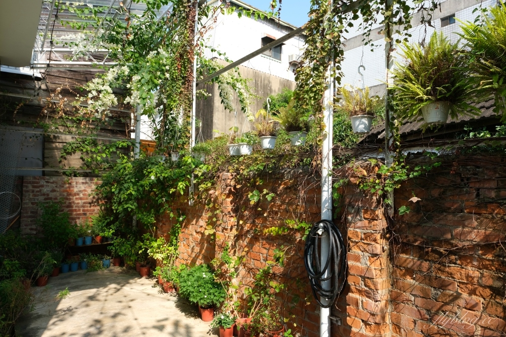 【嘉義西區】霜空咖啡，嘉義空靈系霜空咖啡甜點店，充滿日系復古簡約氛圍 @飛天璇的口袋