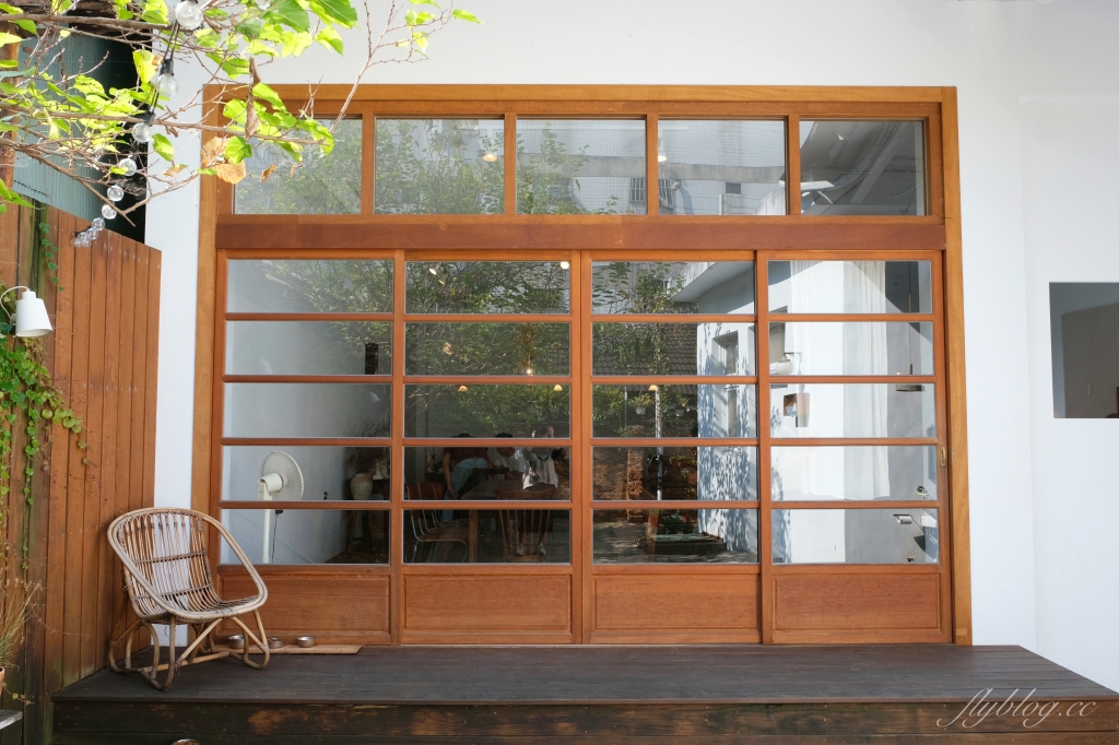 【嘉義西區】霜空咖啡，嘉義空靈系霜空咖啡甜點店，充滿日系復古簡約氛圍 @飛天璇的口袋