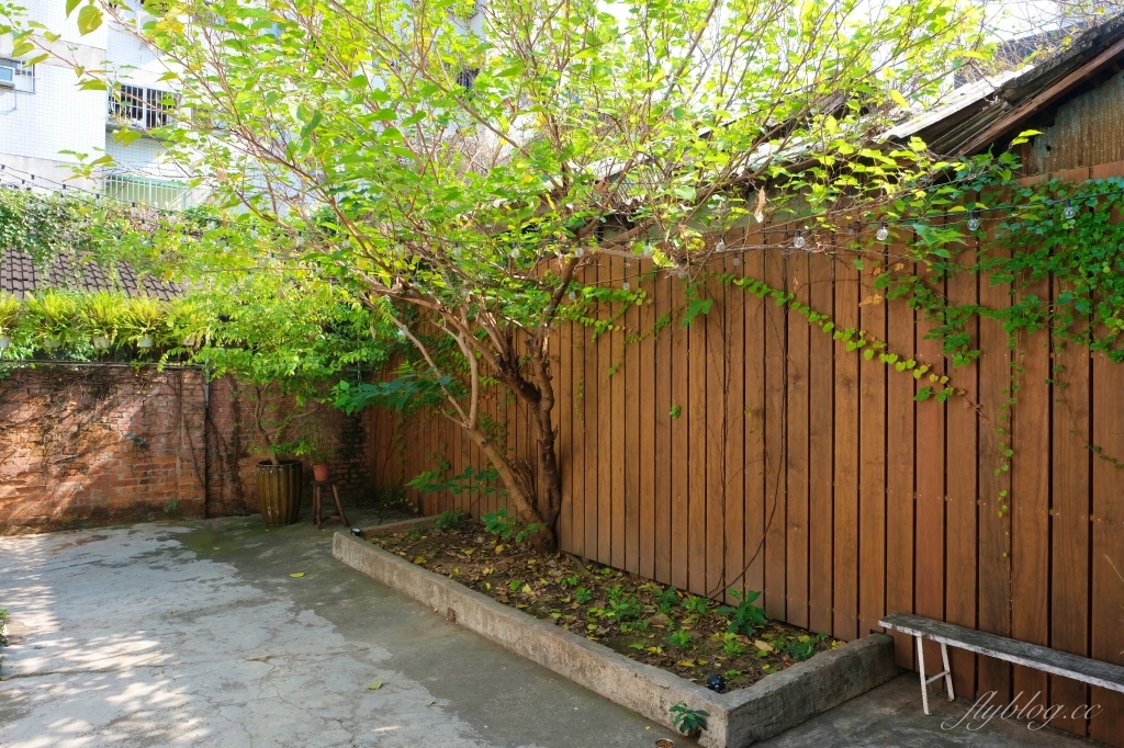 【嘉義西區】霜空咖啡，嘉義空靈系霜空咖啡甜點店，充滿日系復古簡約氛圍 @飛天璇的口袋