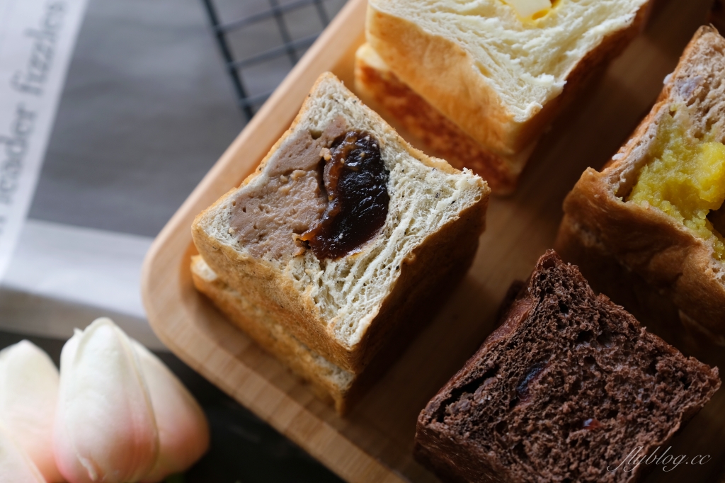 嘉義東區｜嘉義方塊．開門營業不到2小時就完售，每天都有不同的口味 @飛天璇的口袋