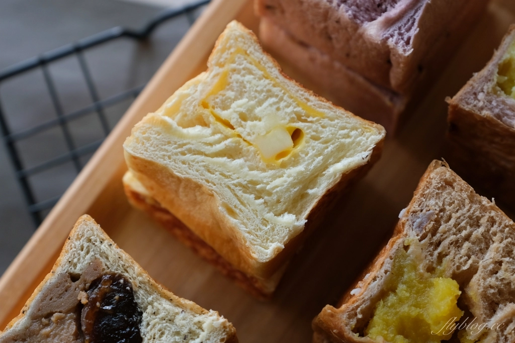 嘉義東區｜嘉義方塊．開門營業不到2小時就完售，每天都有不同的口味 @飛天璇的口袋