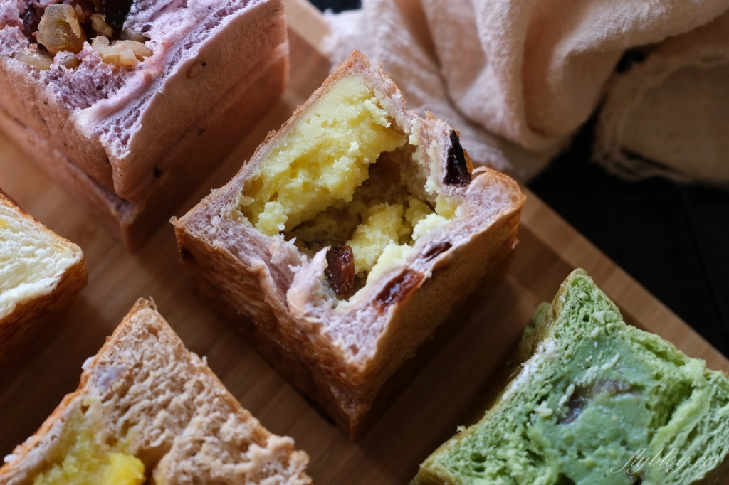 嘉義東區｜嘉義方塊．開門營業不到2小時就完售，每天都有不同的口味 @飛天璇的口袋