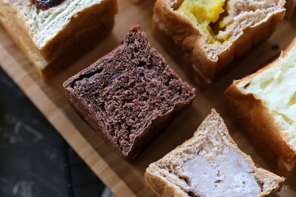 嘉義東區｜嘉義方塊．開門營業不到2小時就完售，每天都有不同的口味 @飛天璇的口袋